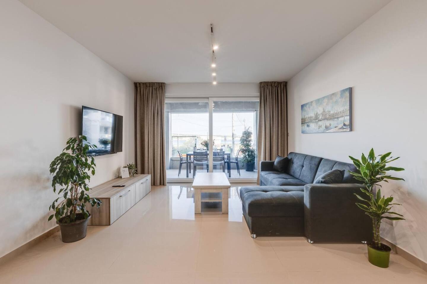 9Ten11 Seafront By Homely Mellieha Luaran gambar
