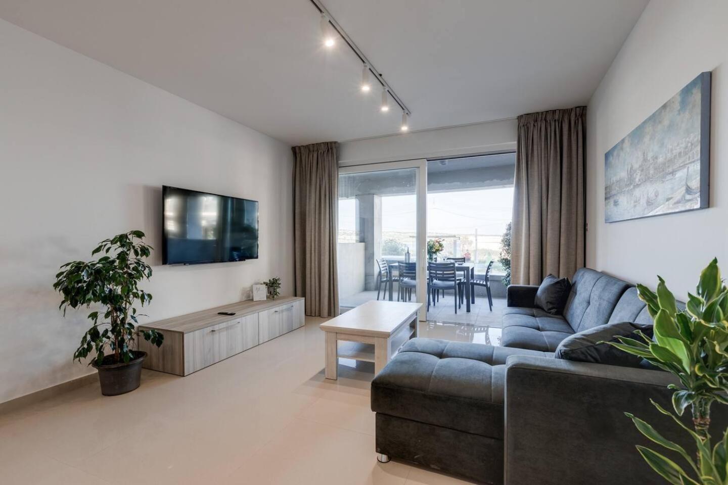 9Ten11 Seafront By Homely Mellieha Luaran gambar
