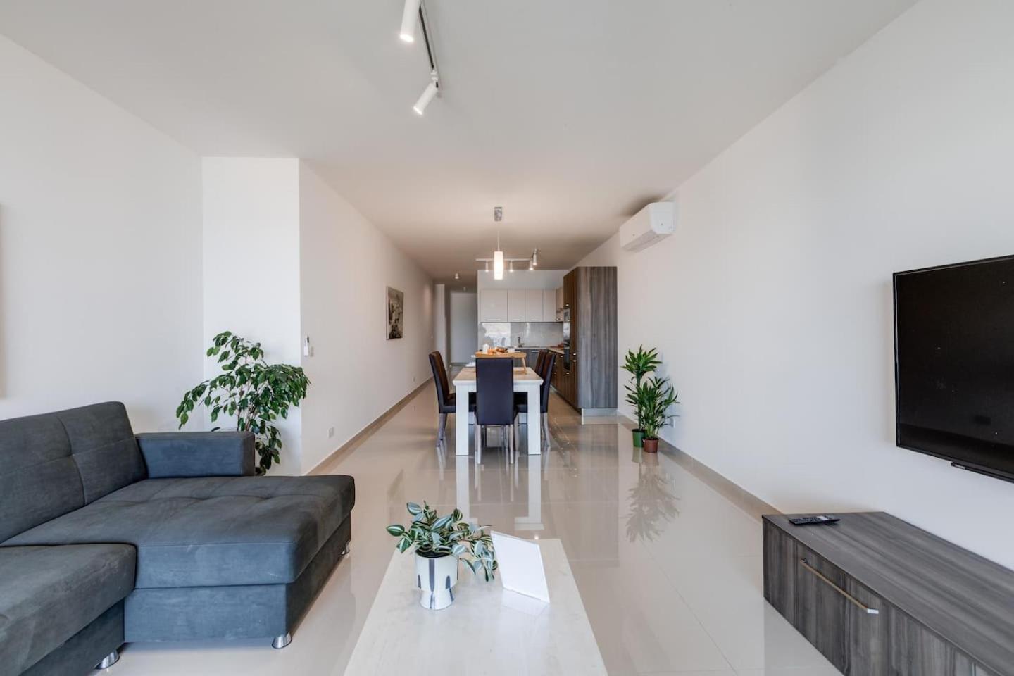 9Ten11 Seafront By Homely Mellieha Luaran gambar