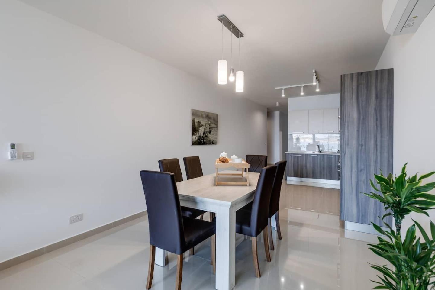 9Ten11 Seafront By Homely Mellieha Luaran gambar