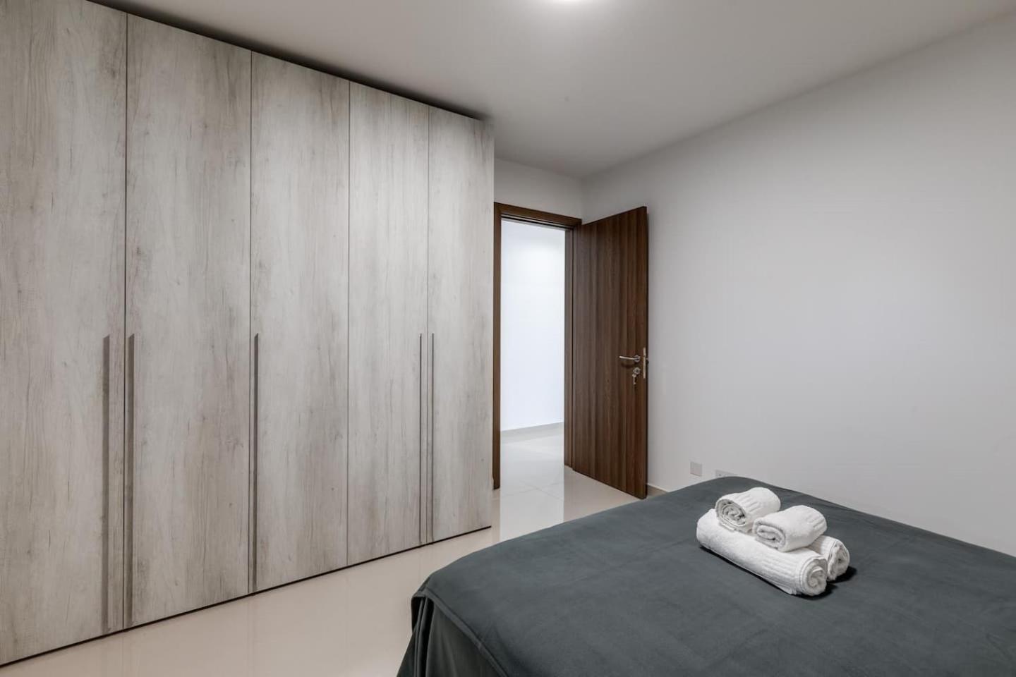 9Ten11 Seafront By Homely Mellieha Luaran gambar