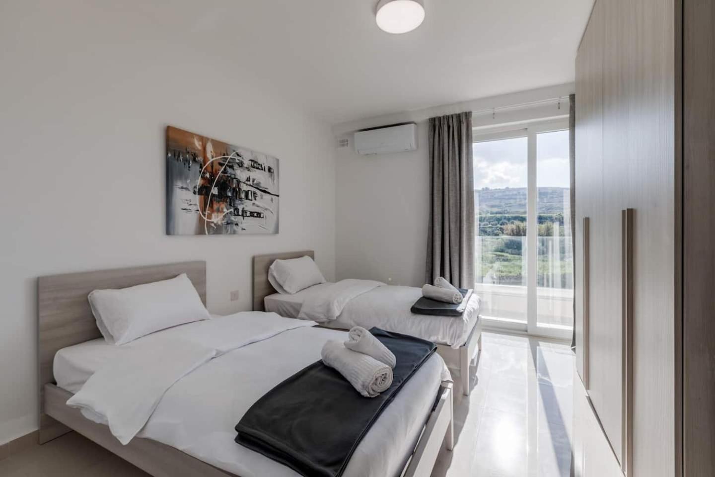 9Ten11 Seafront By Homely Mellieha Luaran gambar
