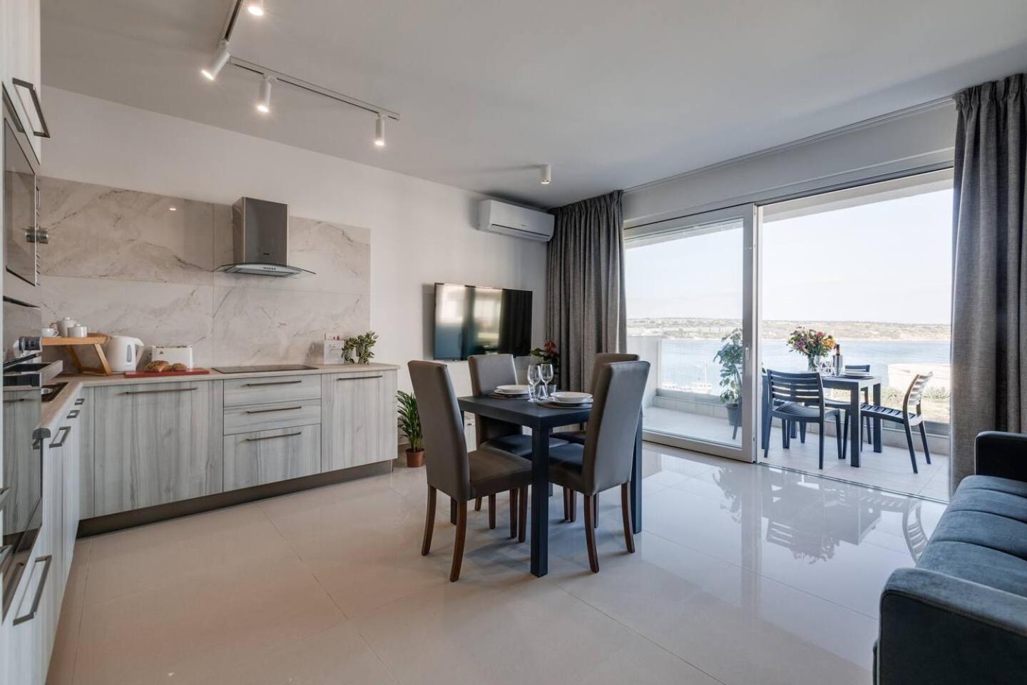 9Ten11 Seafront By Homely Mellieha Luaran gambar
