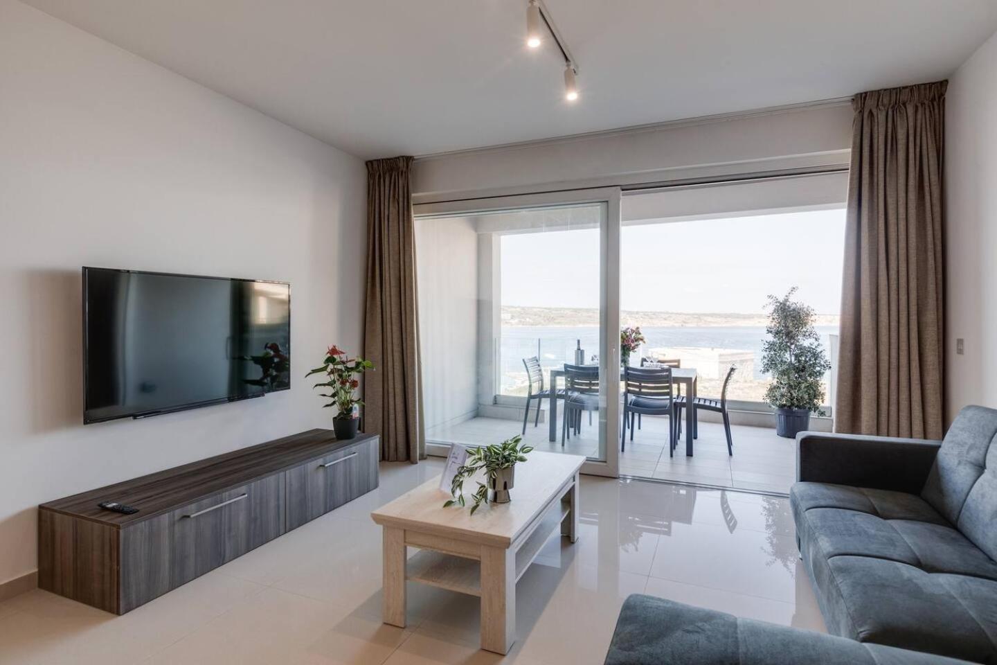 9Ten11 Seafront By Homely Mellieha Luaran gambar