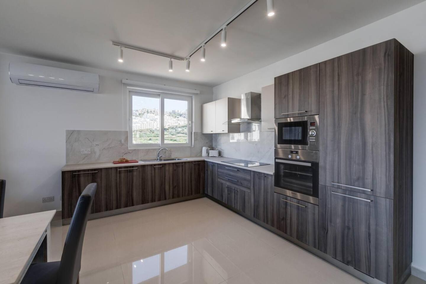 9Ten11 Seafront By Homely Mellieha Luaran gambar