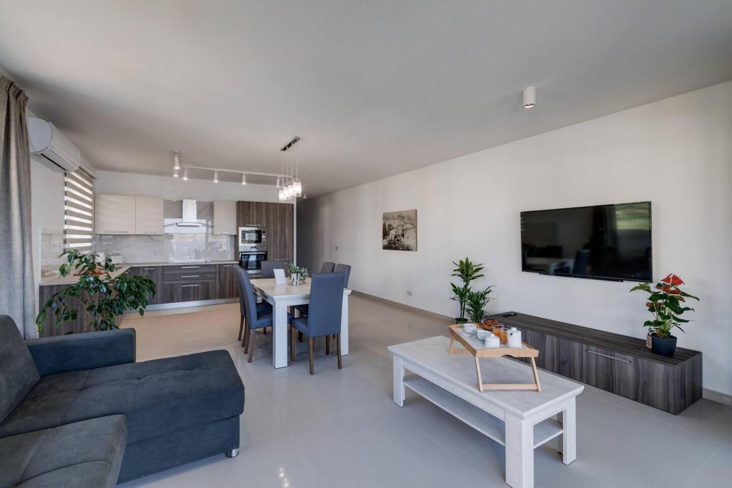 9Ten11 Seafront By Homely Mellieha Luaran gambar