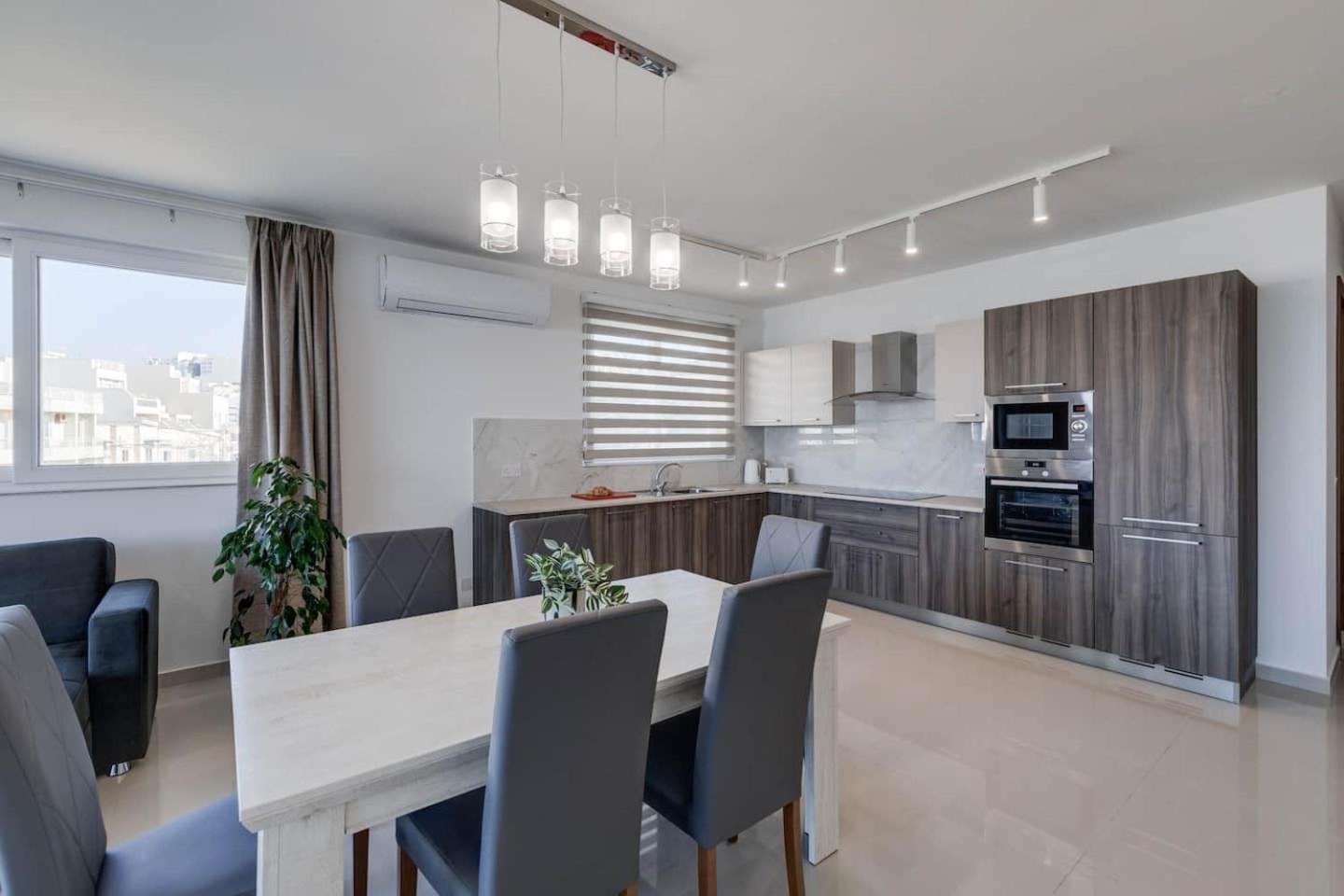 9Ten11 Seafront By Homely Mellieha Luaran gambar