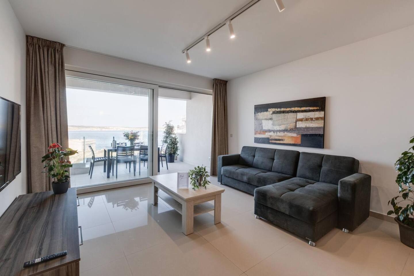 9Ten11 Seafront By Homely Mellieha Luaran gambar