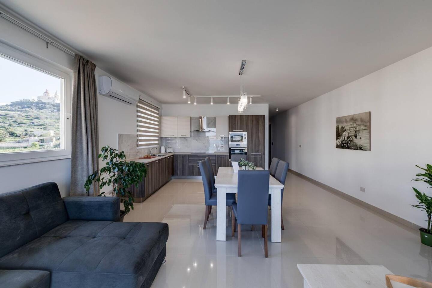 9Ten11 Seafront By Homely Mellieha Luaran gambar
